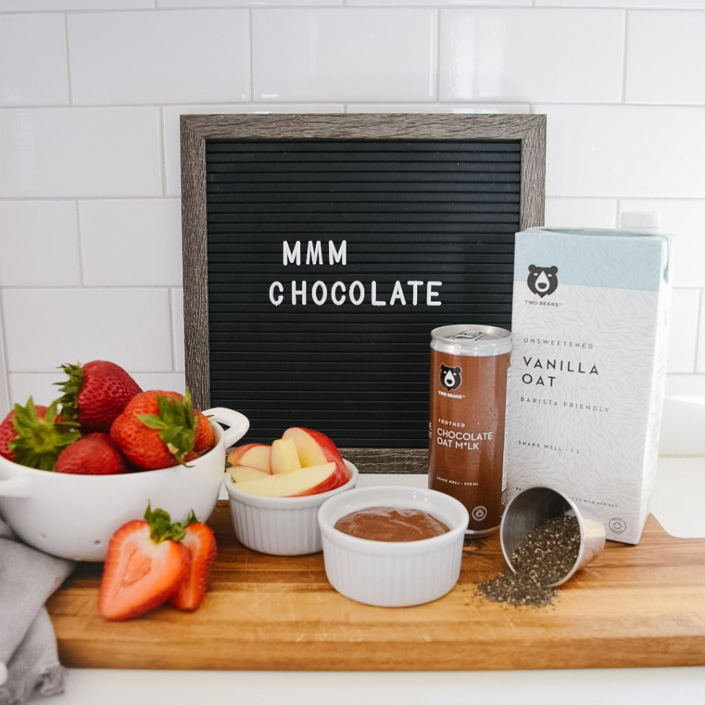 VEGAN CHOCOLATE CHIA MOUSSE FRUIT DIP
